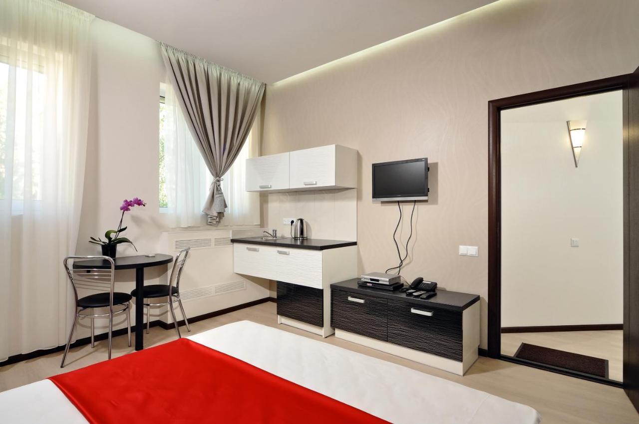 DayFlat Apartments on Mykhailivs'ka Kiev Exteriör bild