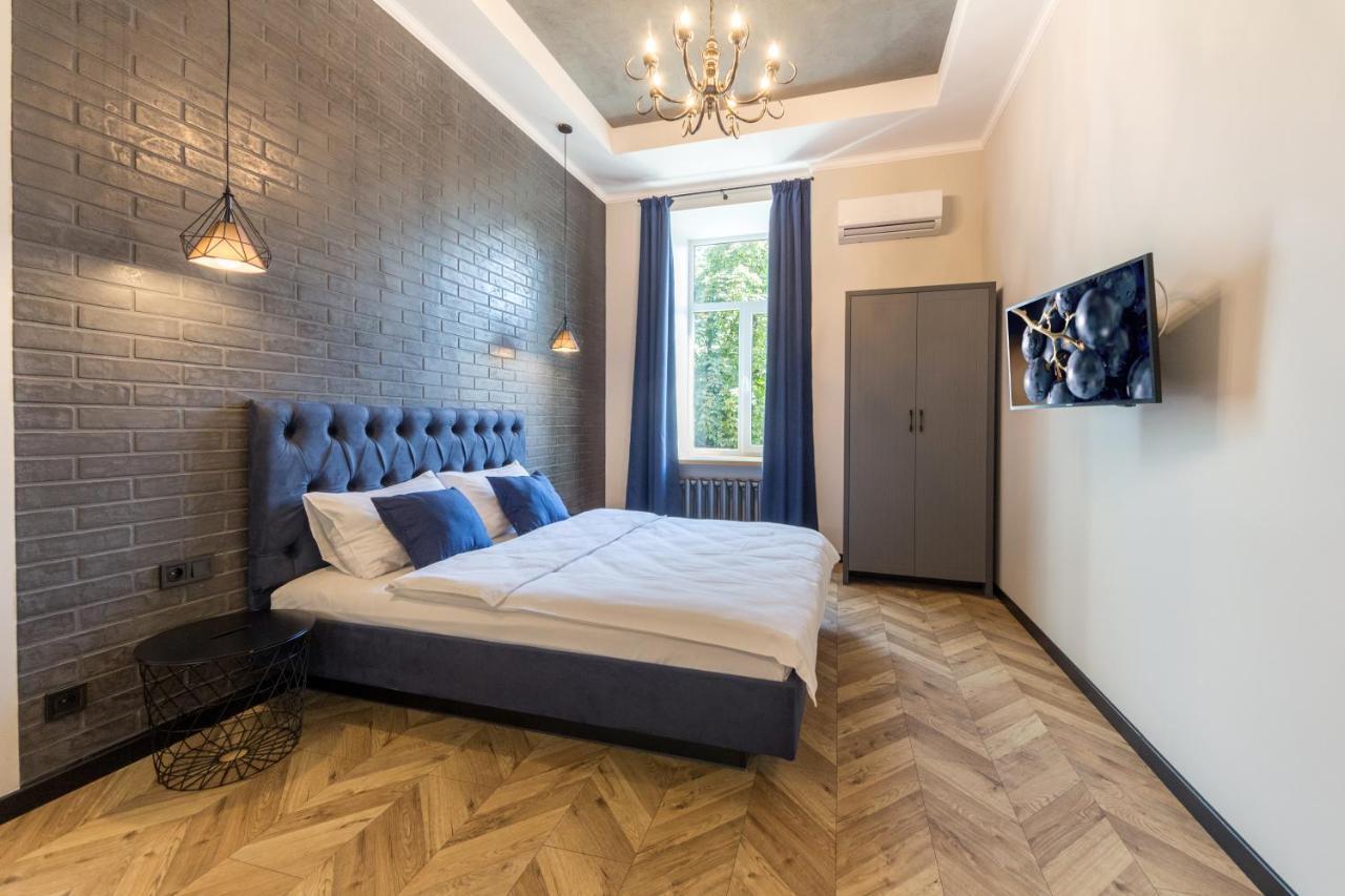 DayFlat Apartments on Mykhailivs'ka Kiev Exteriör bild