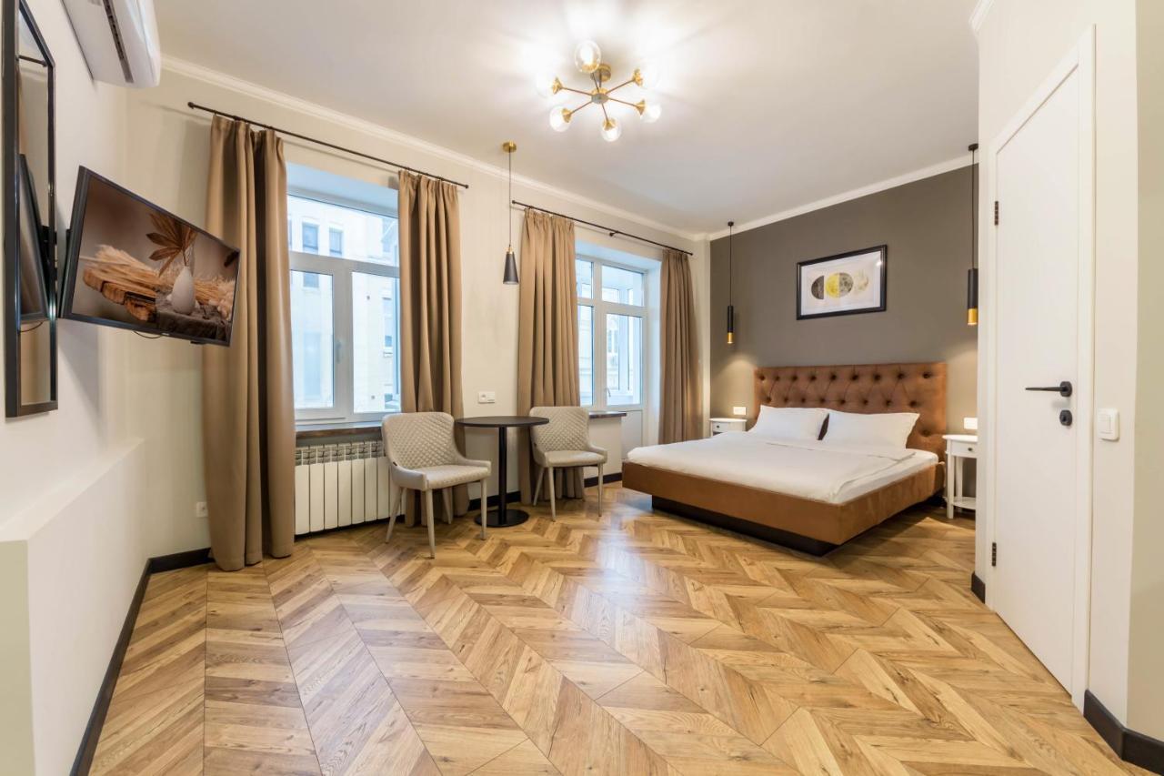DayFlat Apartments on Mykhailivs'ka Kiev Exteriör bild