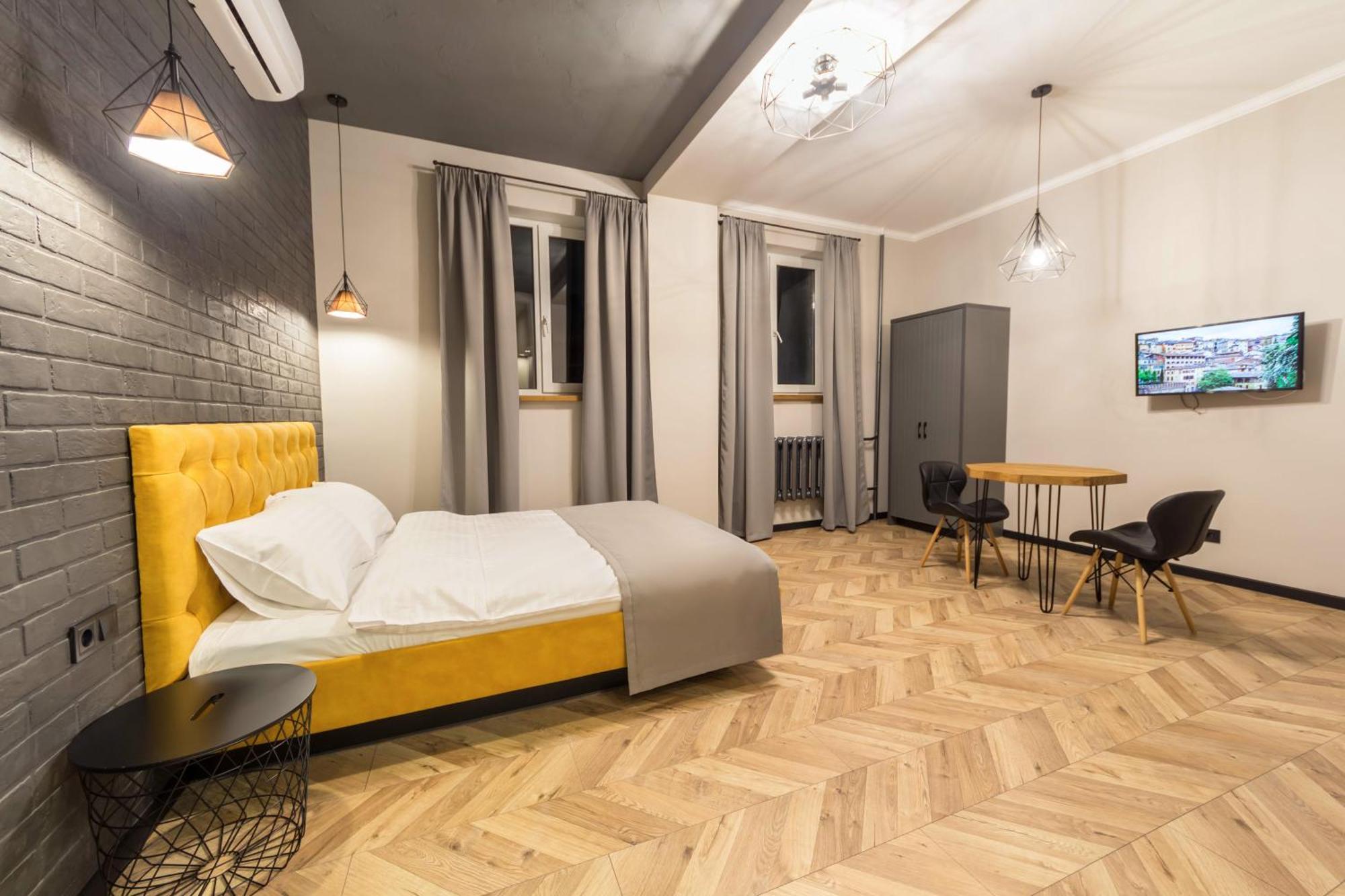 DayFlat Apartments on Mykhailivs'ka Kiev Exteriör bild