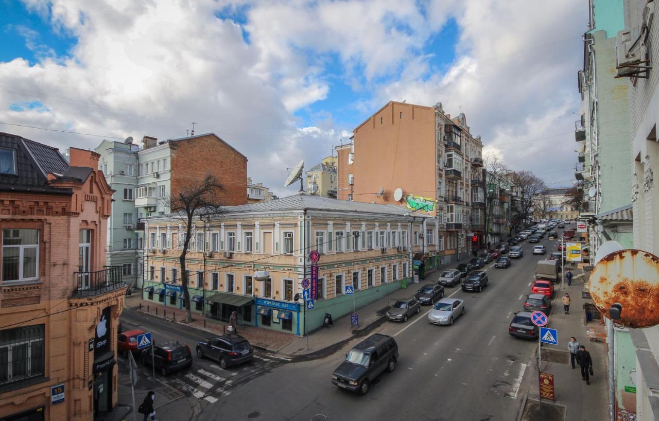 DayFlat Apartments on Mykhailivs'ka Kiev Exteriör bild