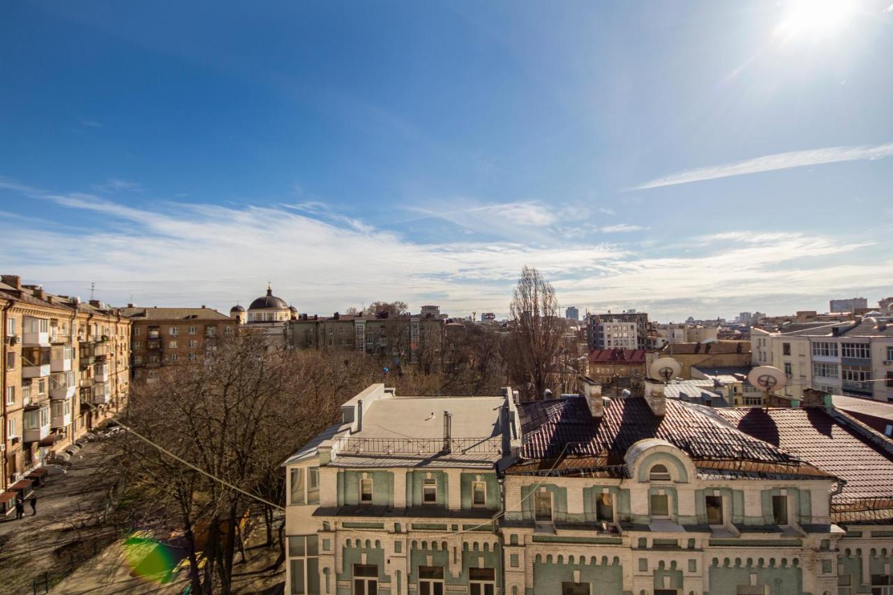 DayFlat Apartments on Mykhailivs'ka Kiev Exteriör bild